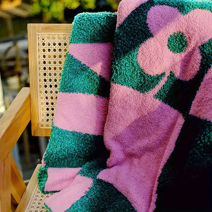 Cozy Geometric Fleece Throw Blanket - Soft & Warm for All Seasons