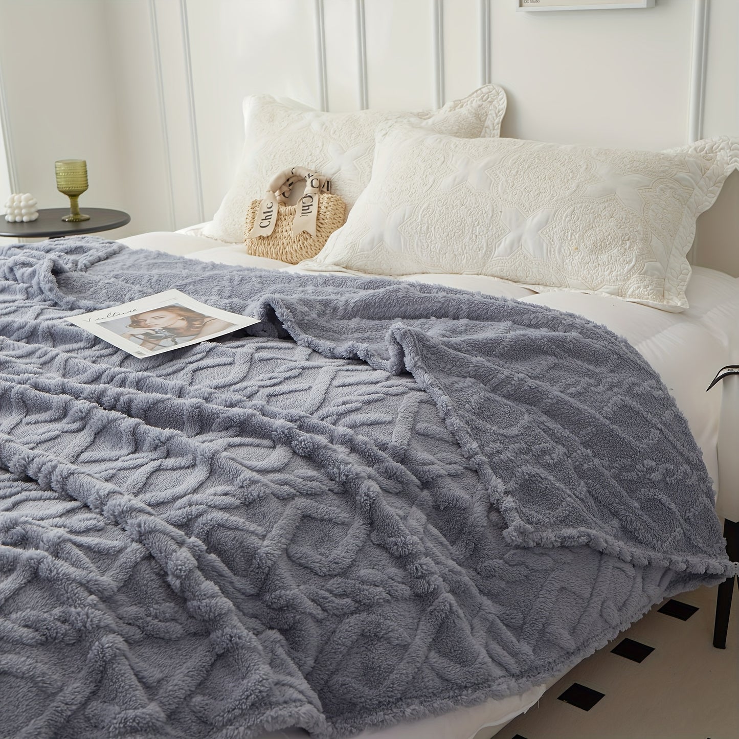 Cozy Double-Sided Fluffy Blanket for All Seasons