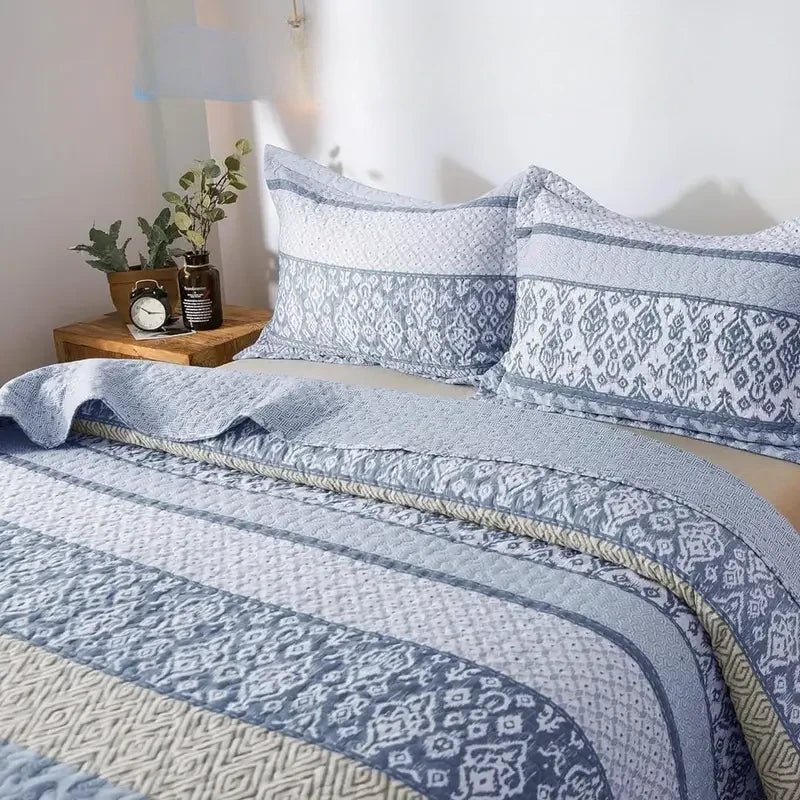 Trendy Blue Paisley Quilt Set - Lightweight Floral Bedspread