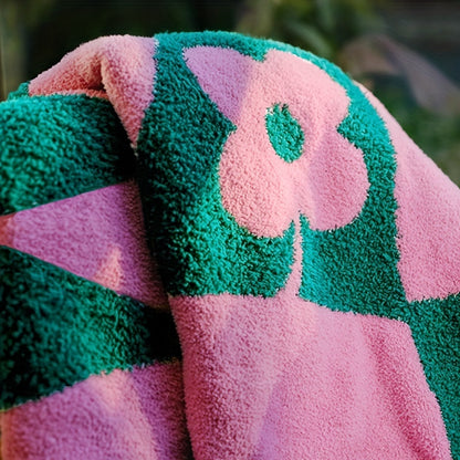 Cozy Geometric Fleece Throw Blanket - Soft & Warm for All Seasons