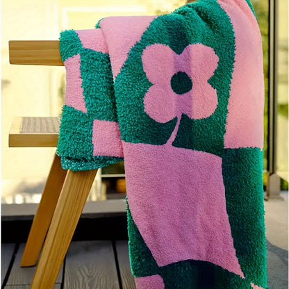 Cozy Geometric Fleece Throw Blanket - Soft & Warm for All Seasons